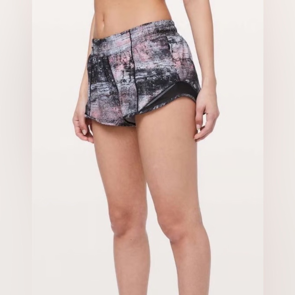 Lululemon Hotty Hot Shorts Poppy Coral Size 6 Lined Running Athletic Shorts